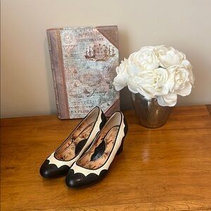 Elegant Black and Cream Women's Shoes